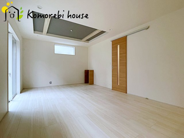 桶川市坂田　10期　新築一戸建て　ブルーミングガーデン　01の居間・リビング|10/31　撮影