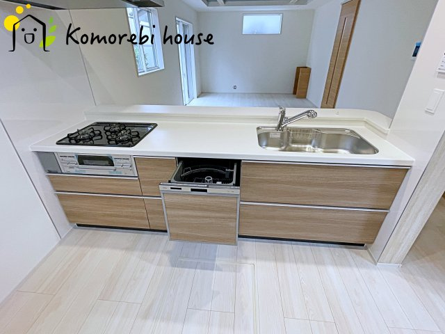 桶川市坂田　10期　新築一戸建て　ブルーミングガーデン　01のキッチン|10/31　撮影