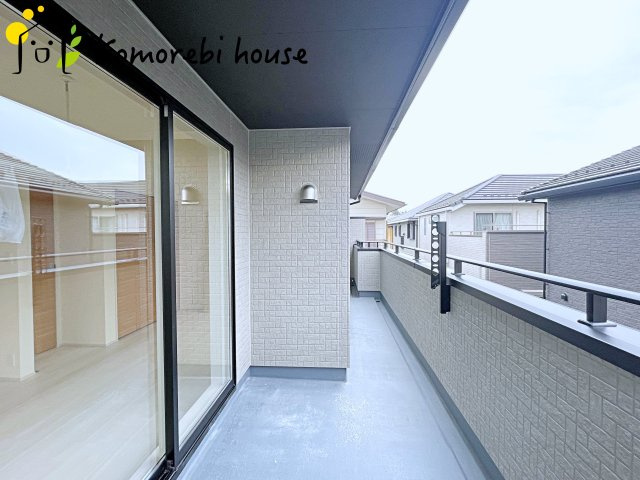 桶川市坂田　10期　新築一戸建て　ブルーミングガーデン　01のバルコニー|10/31　撮影