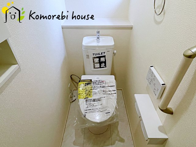 桶川市坂田　10期　新築一戸建て　ブルーミングガーデン　01のトイレ|10/31　撮影