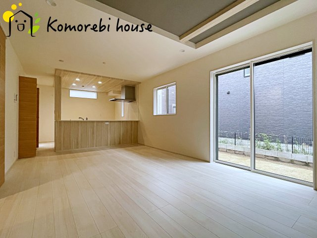 桶川市坂田　10期　新築一戸建て　ブルーミングガーデン　01の居間・リビング|10/31　撮影