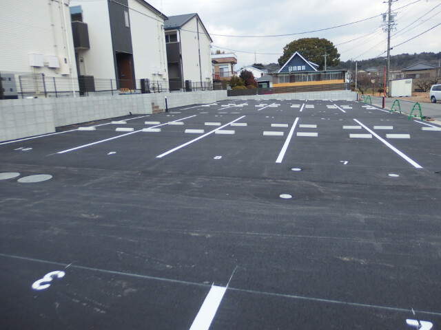 MC Village(エムシービラージュ)C棟の駐車場