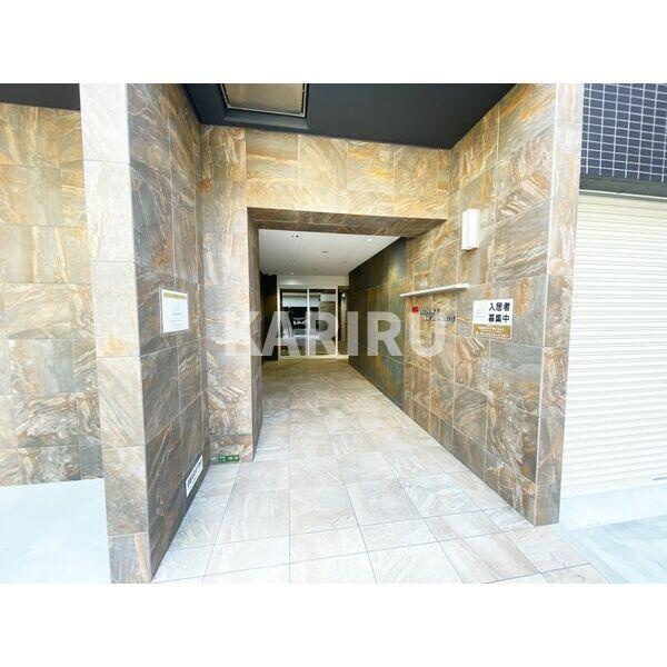 オズレジデンス今里NORTHのエントランス