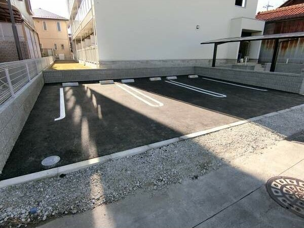 リブリ・ポーラスターナインの駐車場|車をお持ちの方に嬉しい駐車場付きの物件です