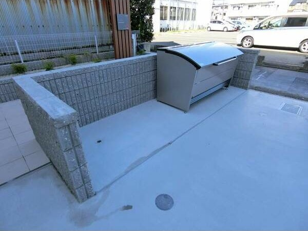 リブリ・ポーラスターナインのその他共用部分|ゴミ置き場です