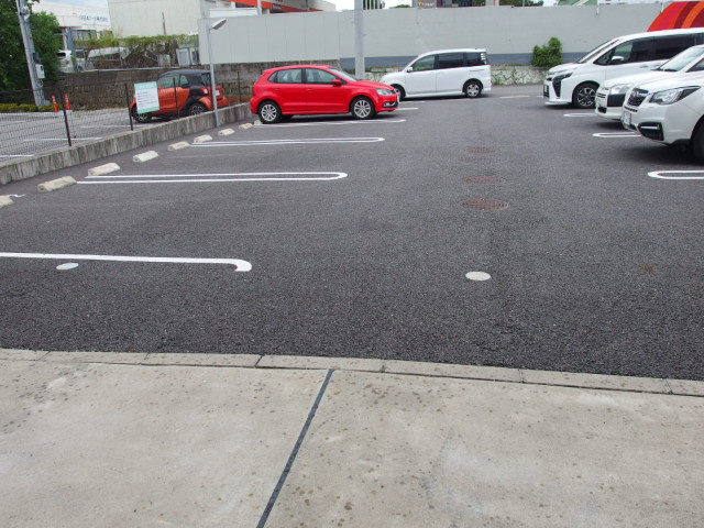 メゾン榎田の駐車場