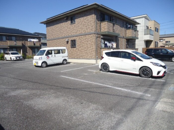 メゾン四季彩の駐車場