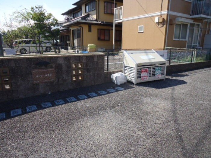 メゾン四季彩の駐車場