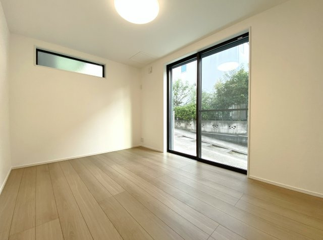 練馬区平和台4丁目 限定1棟のその他|―施工例写真―
足を伸ばしてゆったりとお寛ぎいただける一坪タイプのユニットバス
お子様とのご入浴も快適な広さです