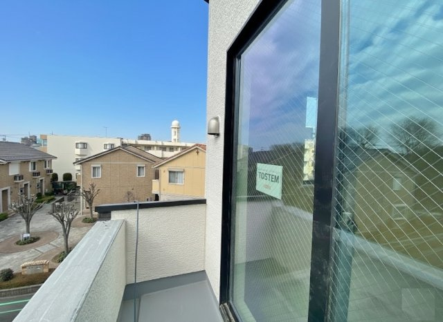 練馬区平和台4丁目 限定1棟のその他|―施工例写真―
3階6.5帖洋室
南向きのバルコニーに面し陽当り良好＋αのゆとりと開放感を演出
こちらのお部屋にも床暖房を設置いたします