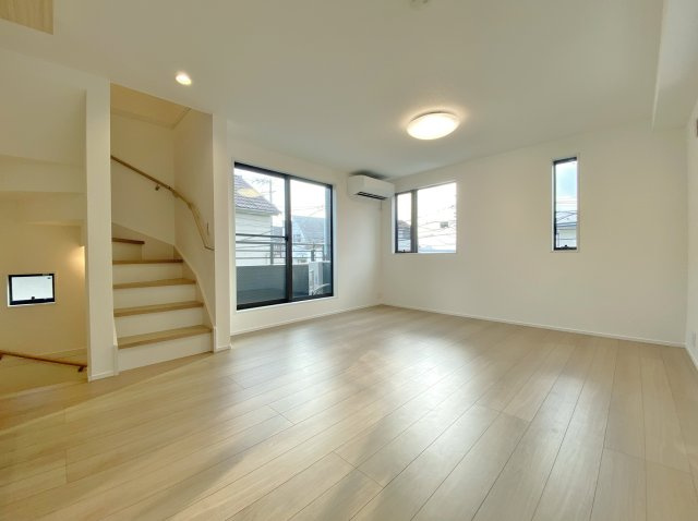 練馬区平和台4丁目 限定1棟のその他|―施工例写真―
食器洗乾燥機(標準仕様)
食後の片づけに便利な食器洗乾燥機が標準装備です
時間が有効活用でき、節水にもなります