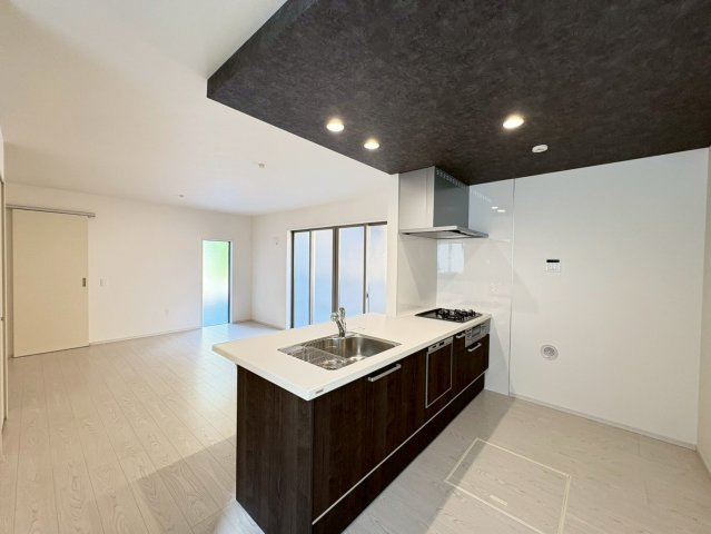 京都市伏見区醍醐大高町2号地の居間・リビング