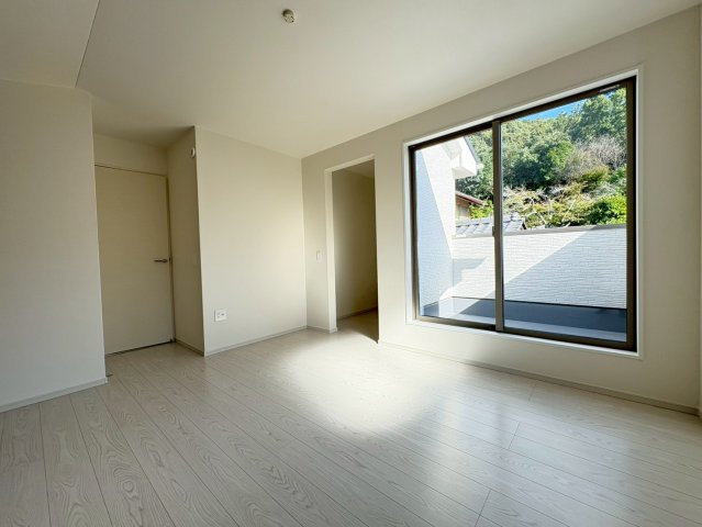 京都市伏見区醍醐大高町2号地の洋室