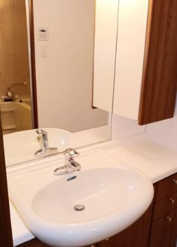 【独立洗面台】 | 目白台ビル | 独立洗面台、小物を置くことができて便利です