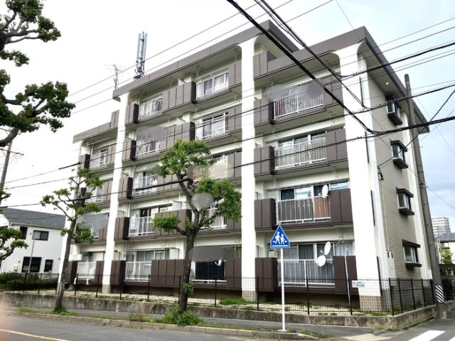 ロイヤルパーク緑丘の外観