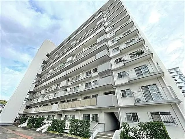 寝屋川東ファミリータウン北１番館の外観|新しい生活にいかがでしょうか？外観はお住まいの顔になります。こだわりたいポイントですね。水回りリフォームやリノベーションも承ってます。
■現地見学・資金計画相談・住宅ローン相談もお問合せ受付中■