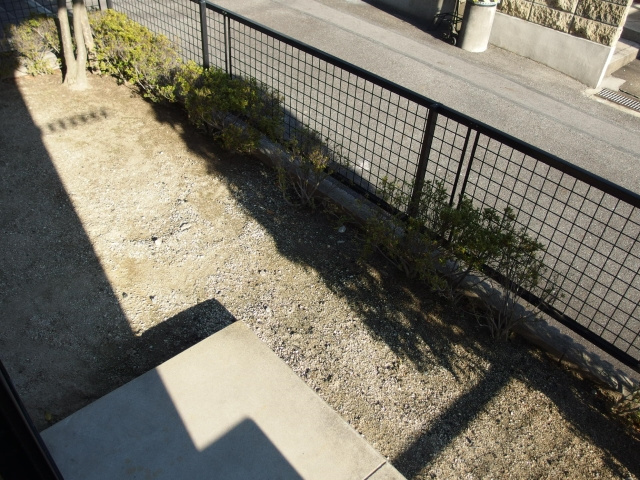 法性寺ハイツアネックスの庭