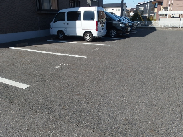 プレステージ１５の駐車場