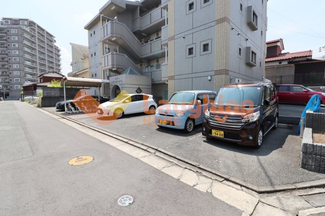 メゾン小林の駐車場|駐車スペースもあります