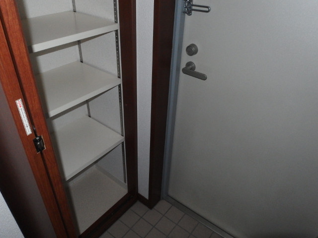 ハートヒルズ井田の玄関