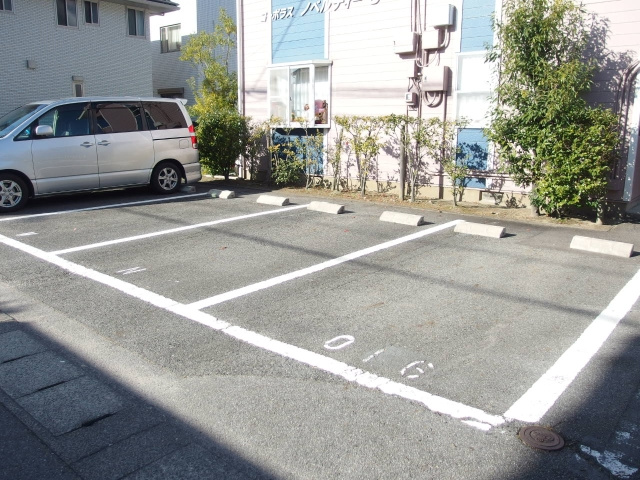 コーポラスノベルティC棟の駐車場