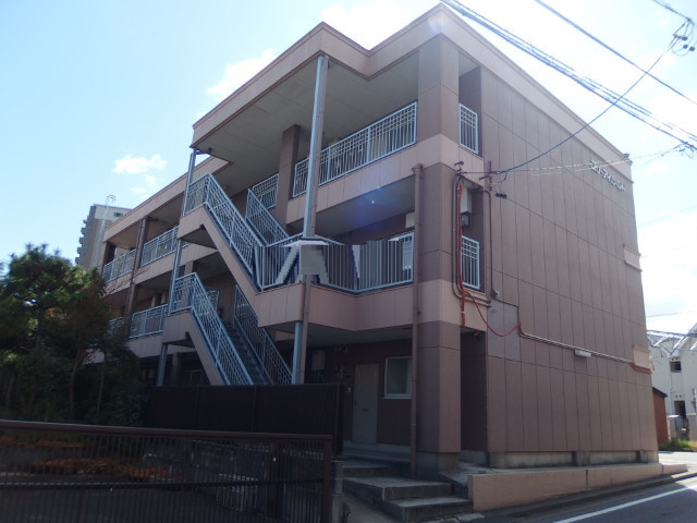 スリーアイランドの外観