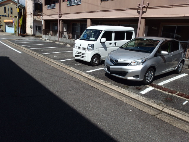 スリーアイランドの駐車場