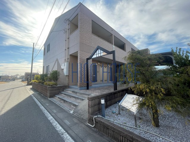 グランディール高坂の外観