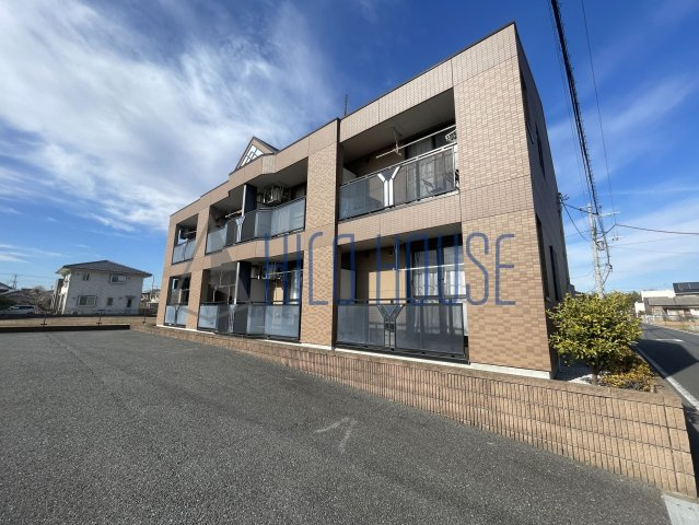 グランディール高坂の外観