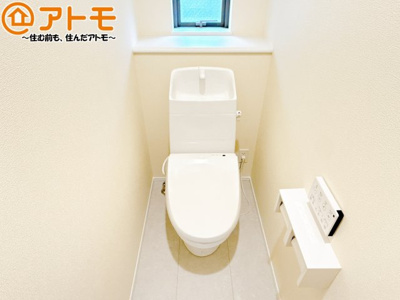 【トイレ】 | 葵区田町7期　新築戸建　C号棟 | 年代を問わず使いやすい洗浄機能付きのトイレ♪肌への負担をも減らせるのでお子様の敏感なお肌も安心！