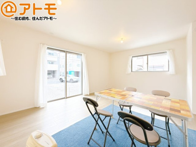 【居間・リビング】 | 葵区田町7期　新築戸建　C号棟 | 日当たりのよいリビングは、一年を通してぽかぽかとしています。家族が自然と集まる空間になりそうですね♪