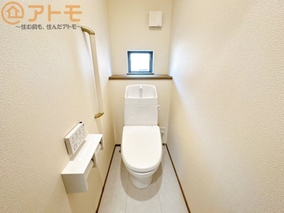 【トイレ】 | 葵区田町7期　新築戸建　A号棟 | 手すり付きで使いやすいユニバーサルなトイレです♪