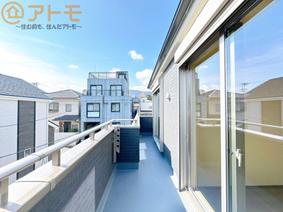 【バルコニー】 | 葵区田町7期　新築戸建　A号棟 | 広々としたバルコニー♪ふたつのお部屋から行き来ができます♪