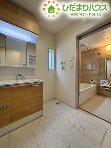 行田市富士見町2丁目　2期　新築一戸建て　ブルーミングガーデン　02の独立洗面台