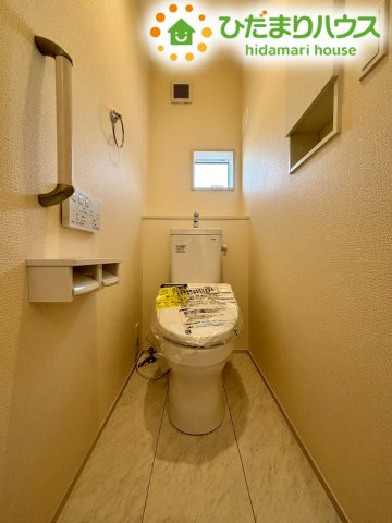 行田市富士見町2丁目　2期　新築一戸建て　ブルーミングガーデン　02のトイレ