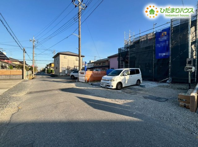行田市富士見町2丁目　2期　新築一戸建て　ブルーミングガーデン　02の前面道路含む現地写真