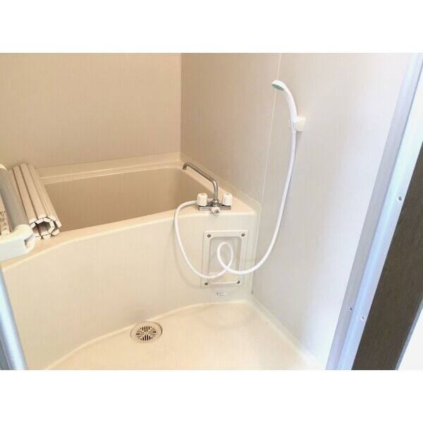 ティアラ八帖の浴室