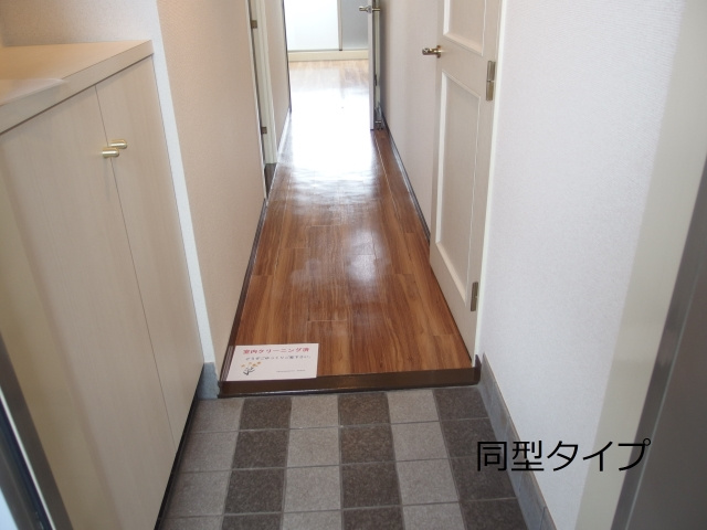 スリーエイト北町の玄関