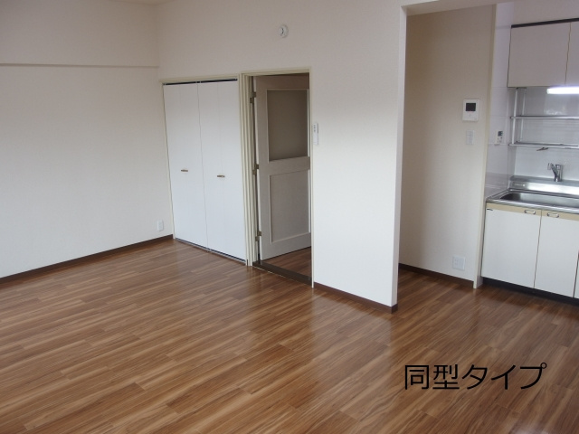 スリーエイト北町の居間・リビング