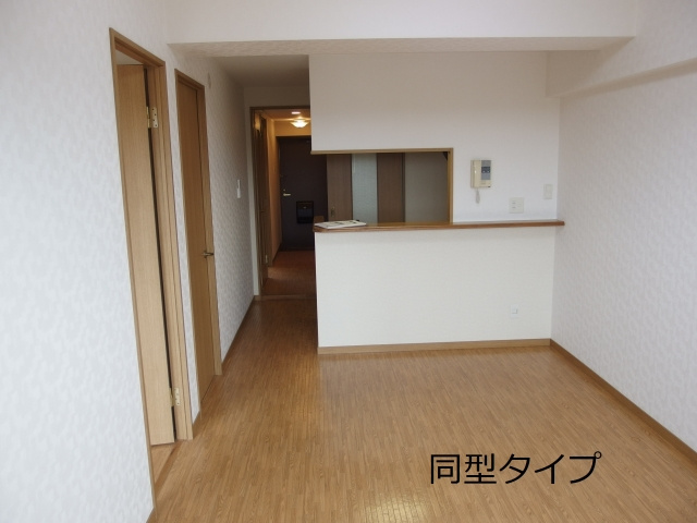 天神山マンションⅡ号館の居間・リビング