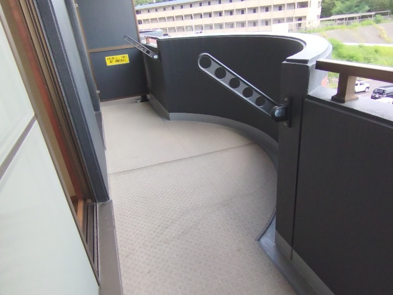 天神山マンションⅠ号館のバルコニー