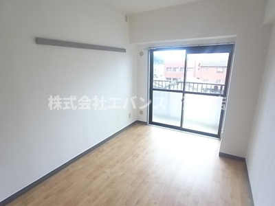 【寝室】 | サニーパレス南 | 広くて明るい寝室