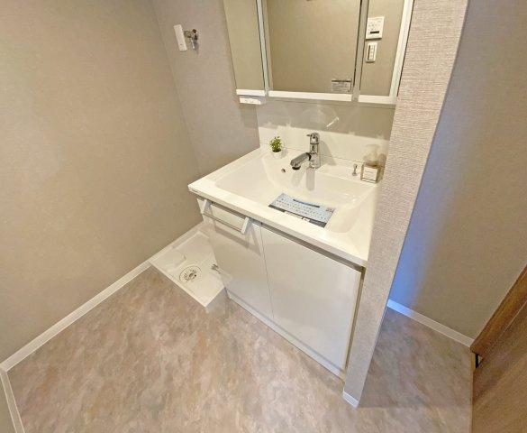 サンヴェール舞子二番館の独立洗面台|洗面化粧台