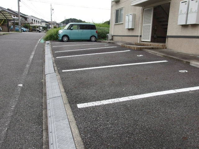 サンヒルズＮ　Ａ棟の駐車場