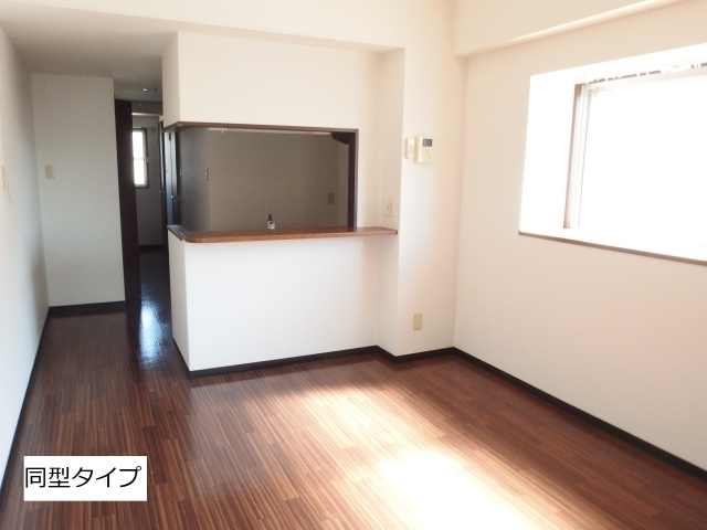 ｐｏｇｇｉｏ　ａｌ　ｓｏｌｅ　ｄｕｅの居間・リビング