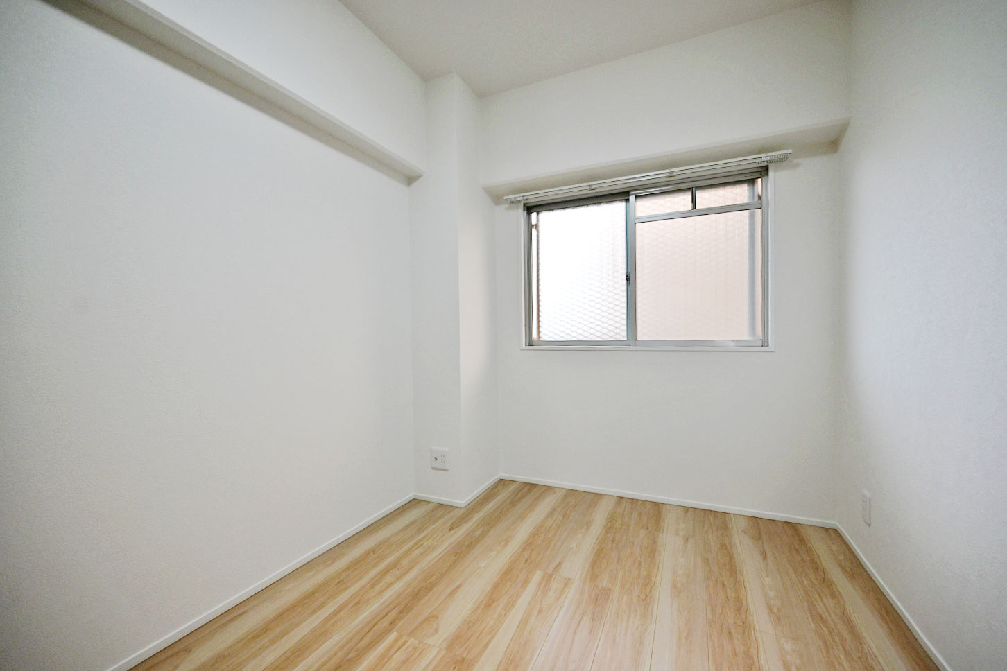 吹田ロイヤルマンションの洋室|-洋室4.1帖-
全居室洋室で家具や敷物のカスタマイズを楽しめます！