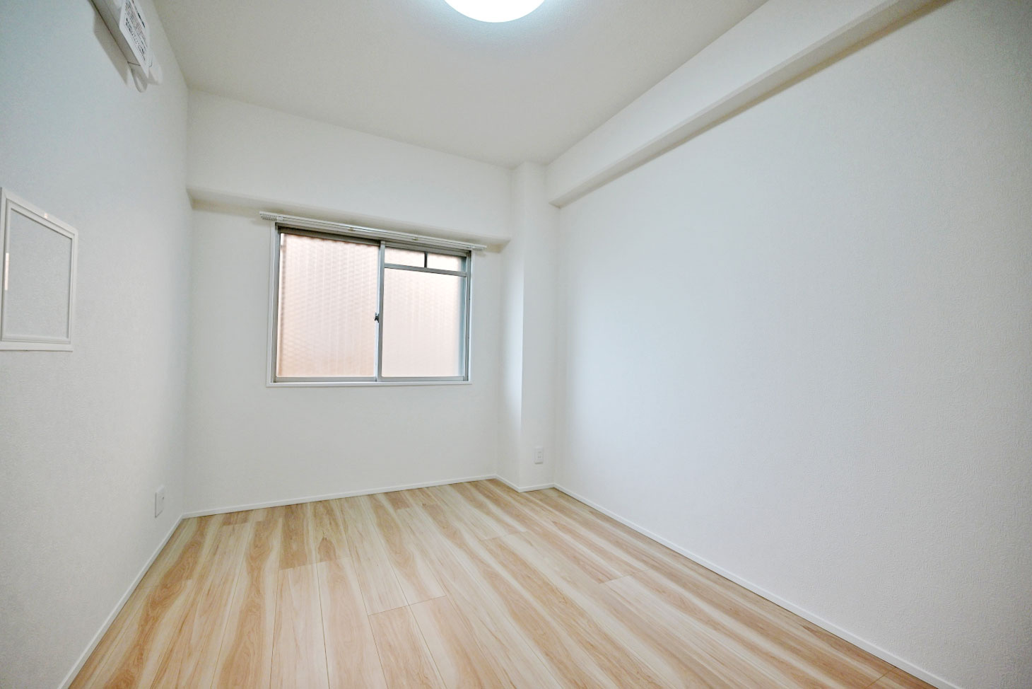 吹田ロイヤルマンションの洋室|-洋室5.5帖-
全居室洋室で家具や敷物のカスタマイズを楽しめます！
