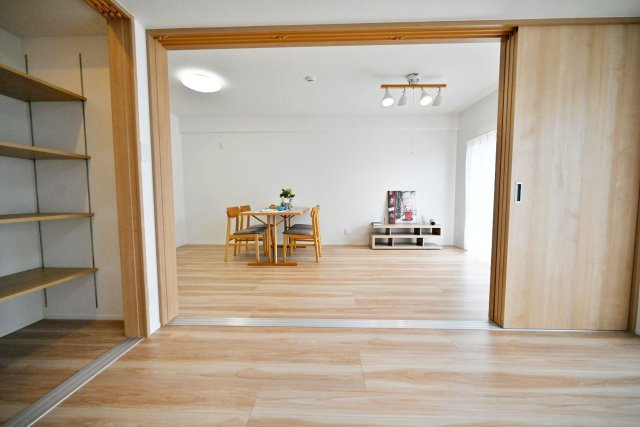 吹田ロイヤルマンションの洋室|-洋室6.0帖-
全居室洋室で家具や敷物のカスタマイズを楽しめます！