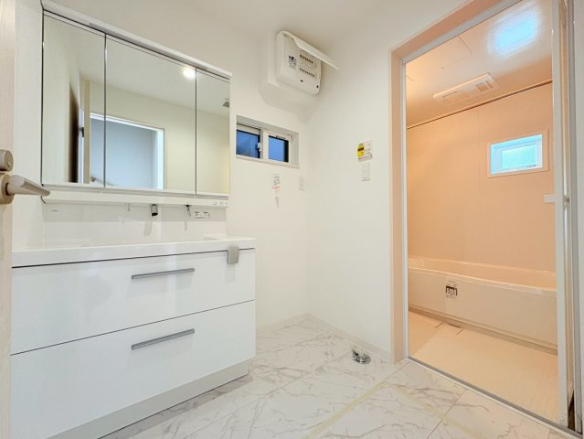 泉涌寺東林町1号地の独立洗面台