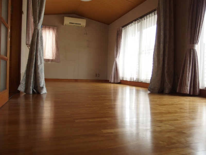 井田町１丁目貸家の洋室